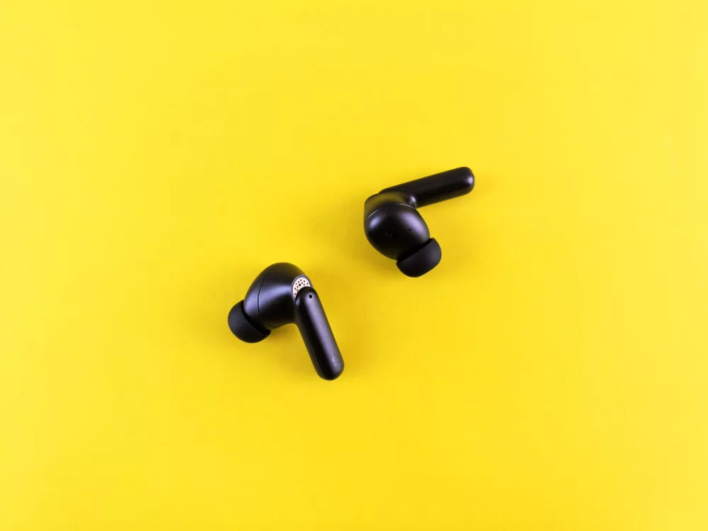 Mastering Your Audio: A Comprehensive Guide to Connecting Earbuds