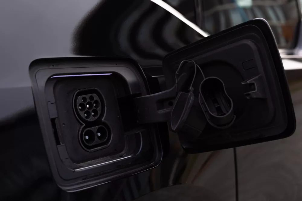 Unpacking the Zeekr 9x: Geely's Bold Leap into the Luxury Electric MPV Segment